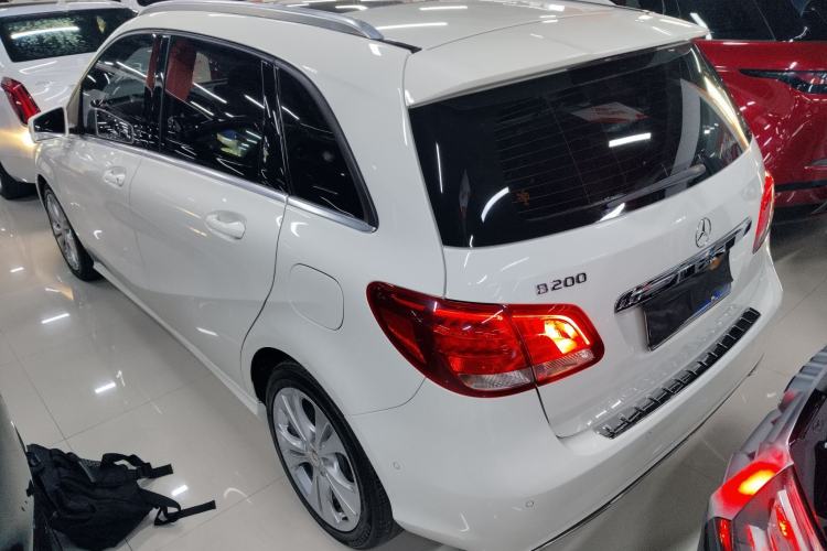 Used Mercedes-Benz B-Class 2017 B 200 Sport Edition Exterior 2