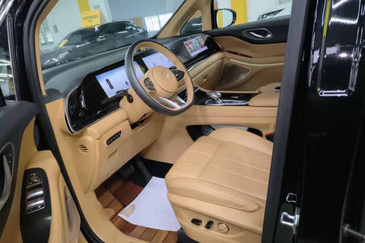 Used VOYAH Dream 2024 PHEV Extended-Range Premium Edition
