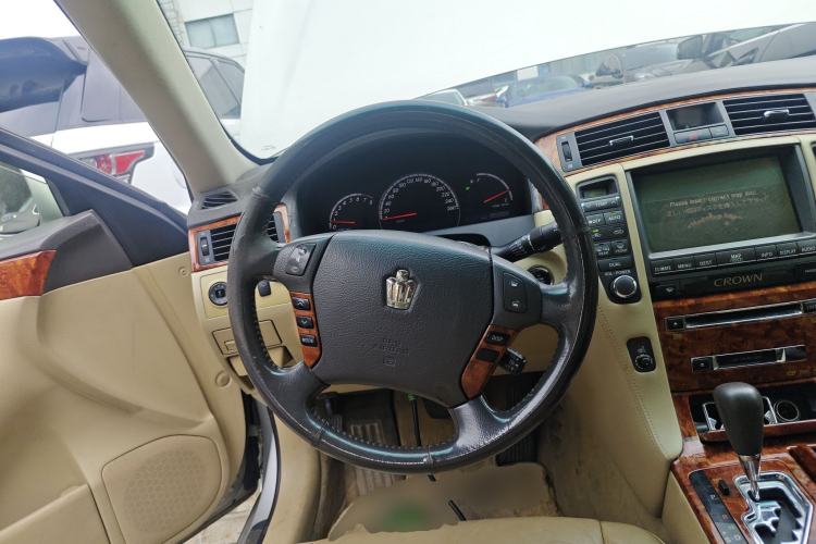 Used Toyota Crown 2005 3.0L Royal
