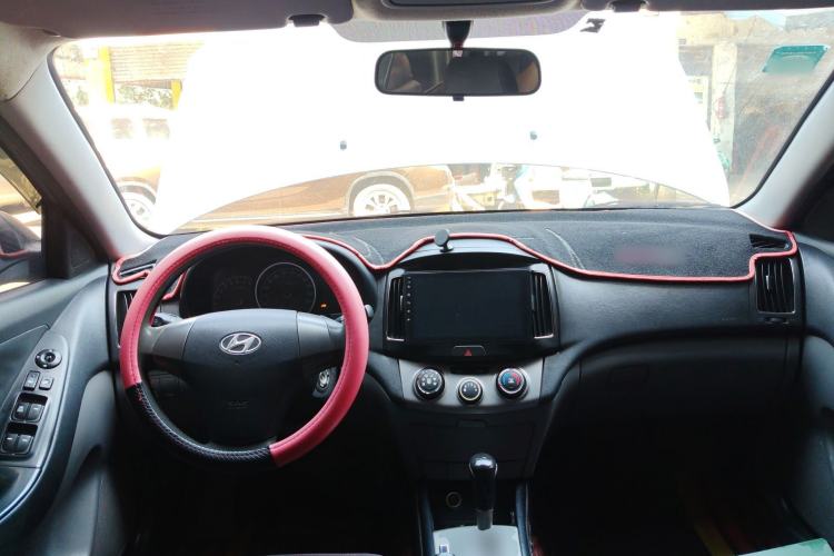 Used Hyundai Celesta 2011 1.6L Automatic Comfort Edition Center Console