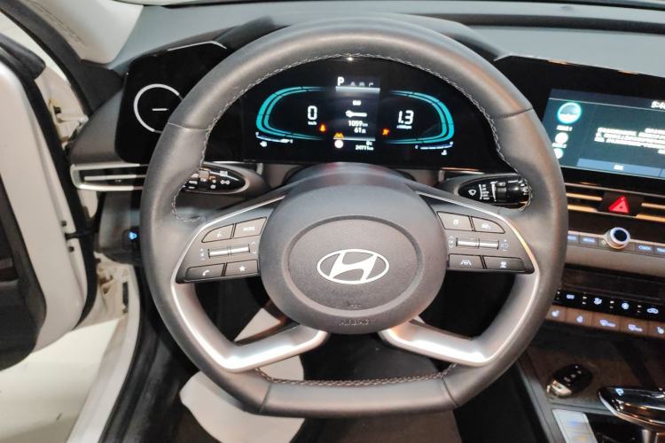 Used Hyundai Elantra 2023 1.5L CVT LUX Prestige Edition