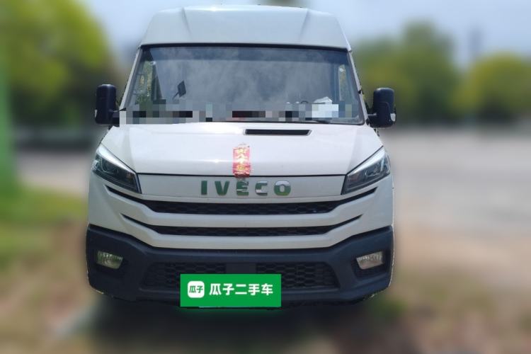 Used Iveco Daily 2025 2.5T V37 Van Transporter Green Lane Enhanced Version Mid-Chassis Mid-Roof Dual Tires
