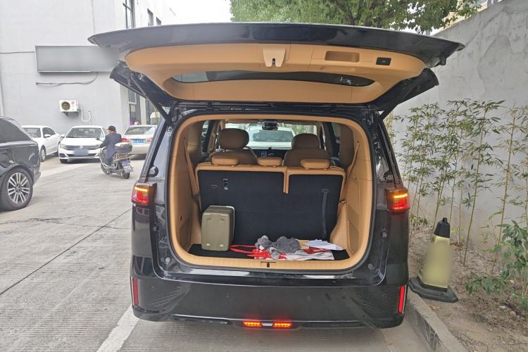 Used VOYAH Dream 2024 PHEV Extended-Range Premium Edition Trunk