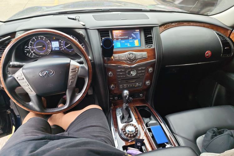 Used Infiniti QX80 2016 5.6L 4WD Center Console