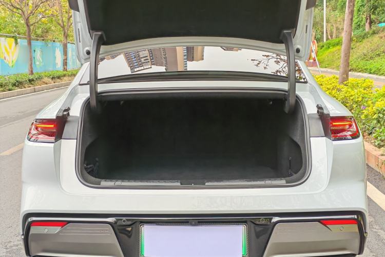 Used Geely Galaxy E8 2024 665 km Range Rear-Drive Starship Long-Range Version Trunk