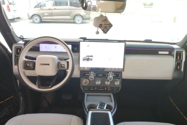 Used iCAR V23 2025 401 Two-Wheel Drive Intelligent Driving Version Center Console