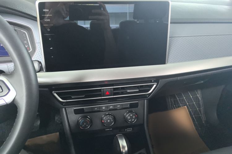 Used Volkswagen Lavida 2023 Revised Version 1.5L Automatic Starry Sky Edition – 5 Million Units Audio And AC Panel