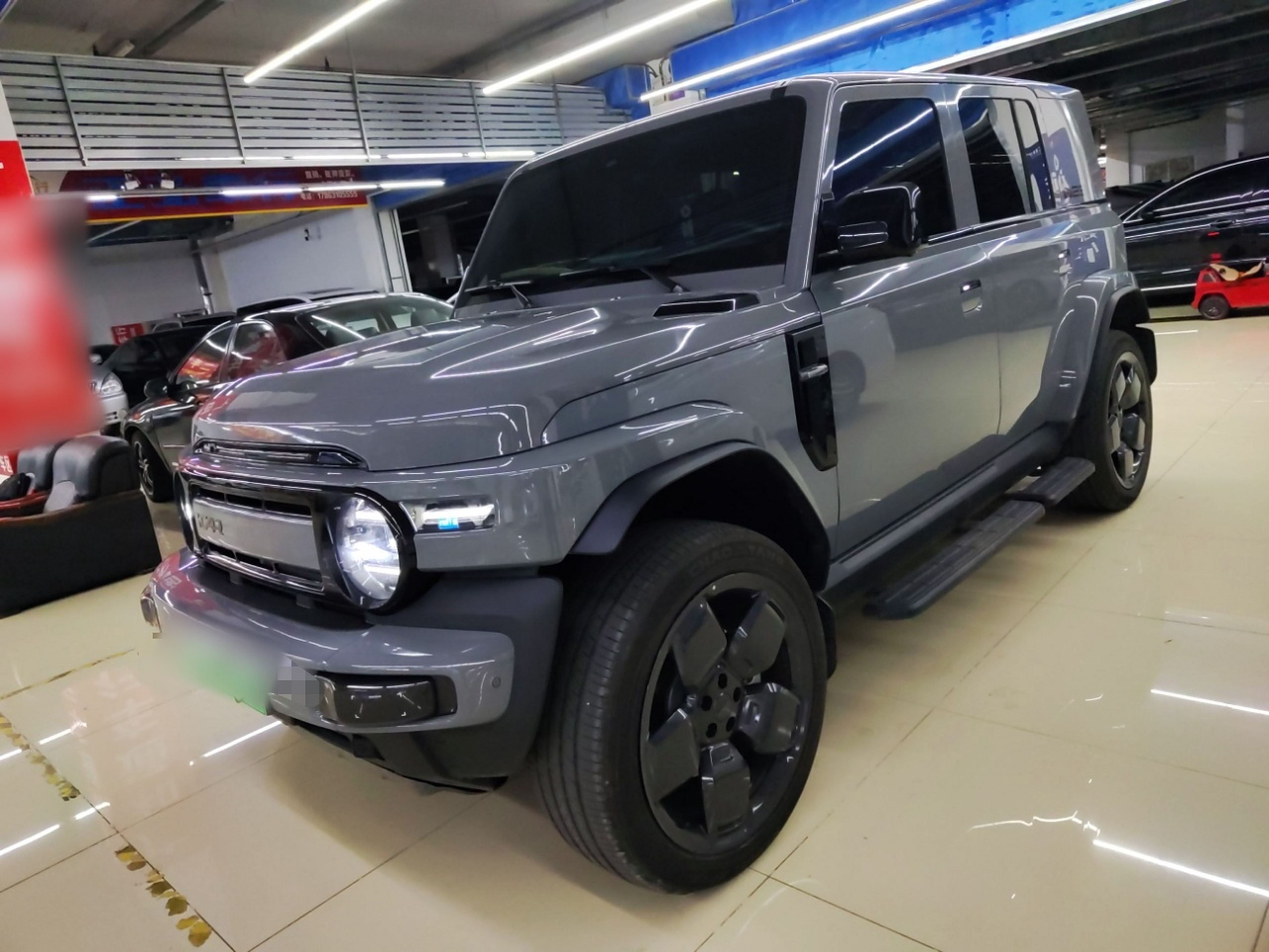 Под передней частью автомобиля