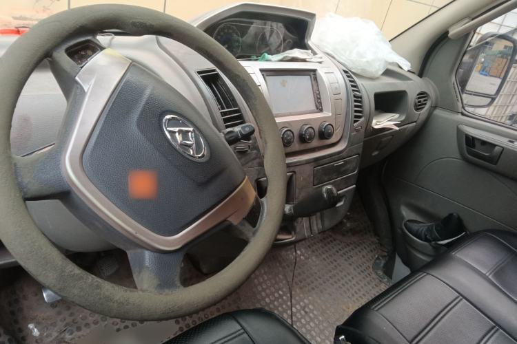 Used SAIC MAXUS Xintu V80 2014 2.5T Aotuntong Short Wheelbase Mid-Roof Model