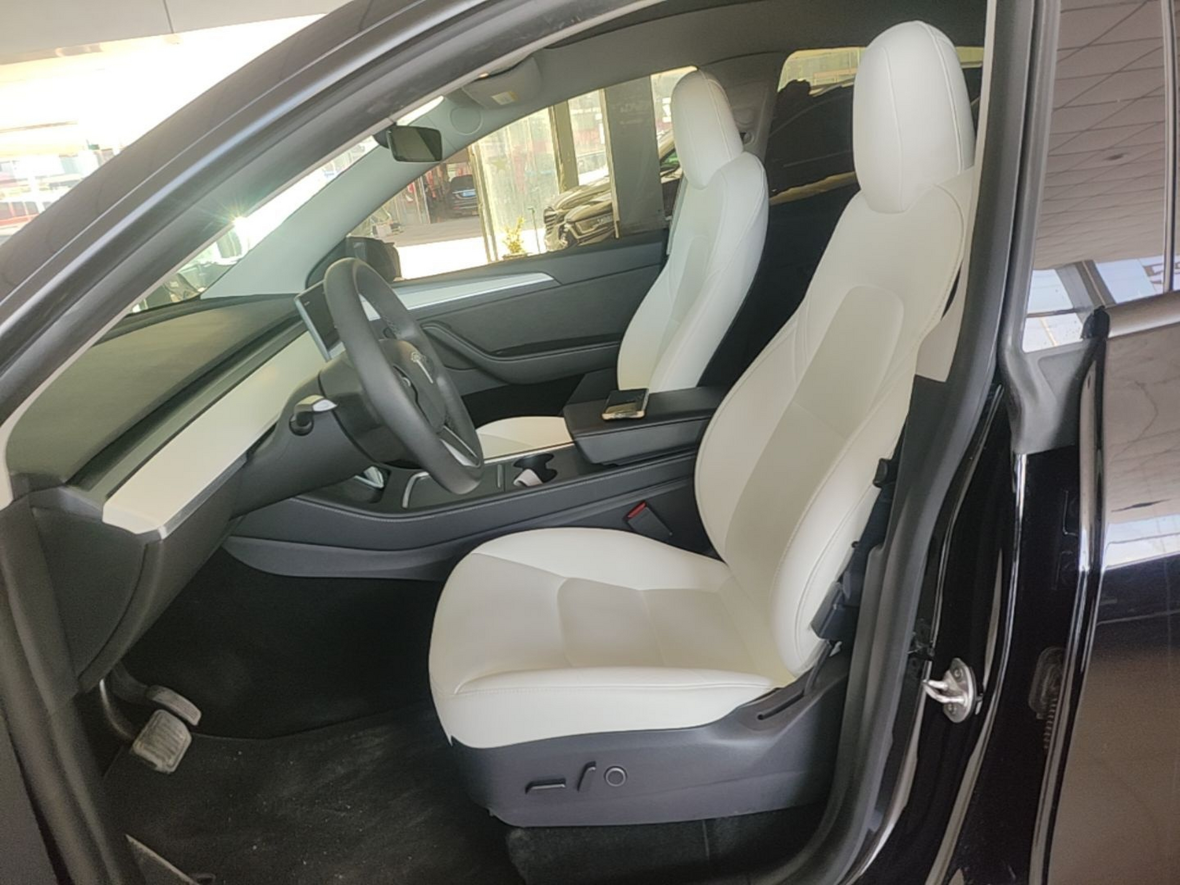 Переднее сиденье в автомобиле