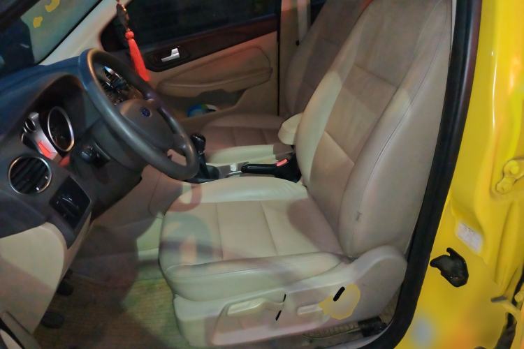 Used Ford Focus 2012 Hatchback Classic 1.8L Manual Fashion Edition
