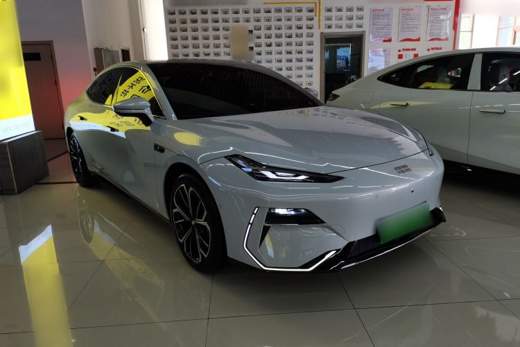 Used Geely Galaxy E8 2025 700 km Long-Range Intelligent Driving Version Front Right 45 Deg