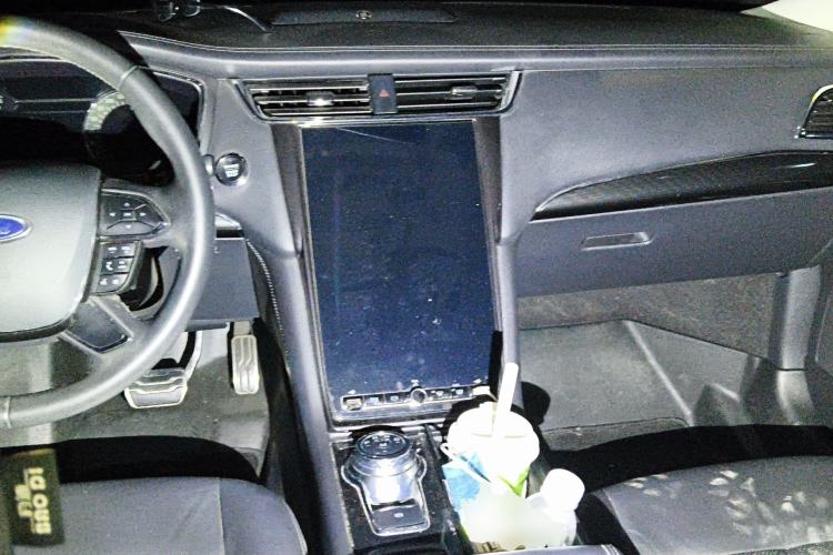 Used Ford Taurus 2019 EcoBoost 245 Premium Edition Center Console