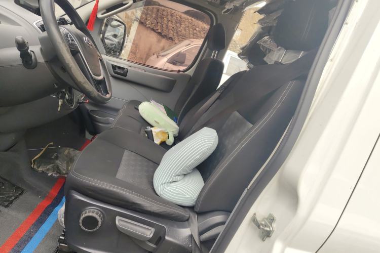 Used SAIC MAXUS Xintu V80 2019 2.5T Classic Edition AMT Aoyuntong Facelifted Long Wheelbase Mid-Height 7-Seater
