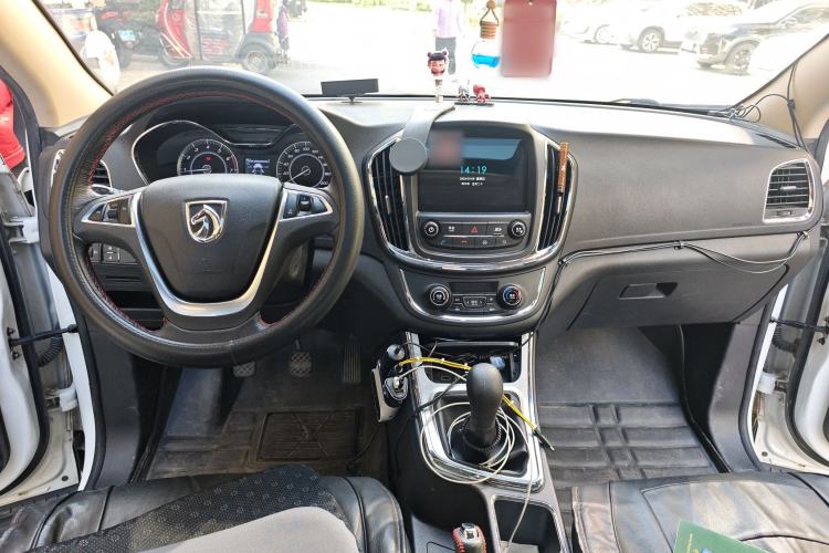 Used Baojun 560 2015 1.8L manual luxury version

