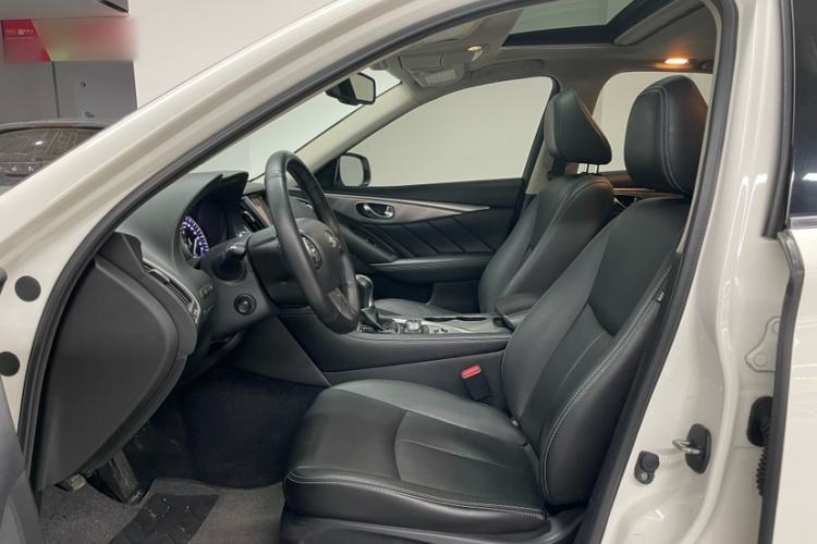 Used Infiniti Q50 2014 3.7L Comfort Edition Interior 4