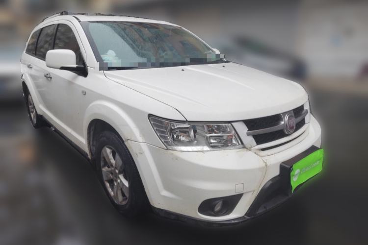 Used Fiat Freemont 2012 2.4L Luxury Edition Front Right 45 Deg