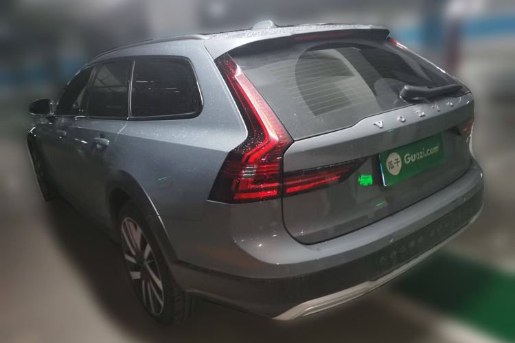 Used Volvo V90 2022 Cross Country B5 AWD Prestige Edition
