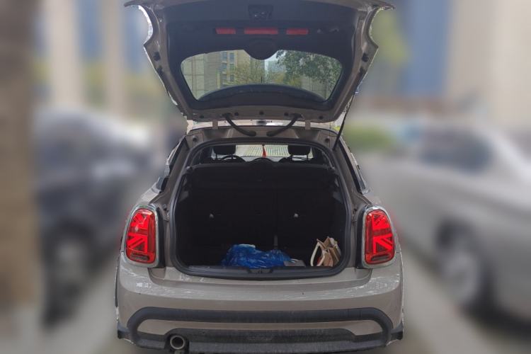 Used MINI 2023 Updated 1.5T COOPER Artist Five-Door Edition Trunk
