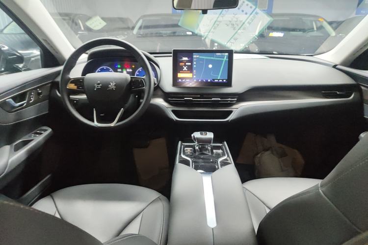 Used Hongqi E-QM5 2021 Charging Flagship Edition Center Console