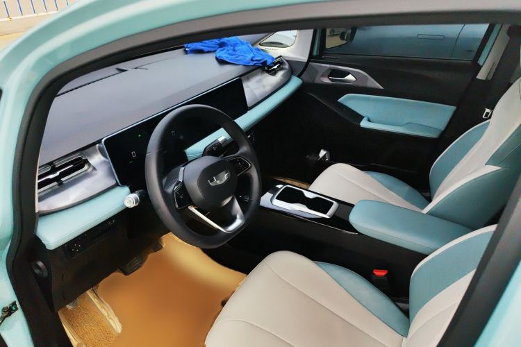 Used Geometry E Firefly 2024 301km Starlight Driver Seat