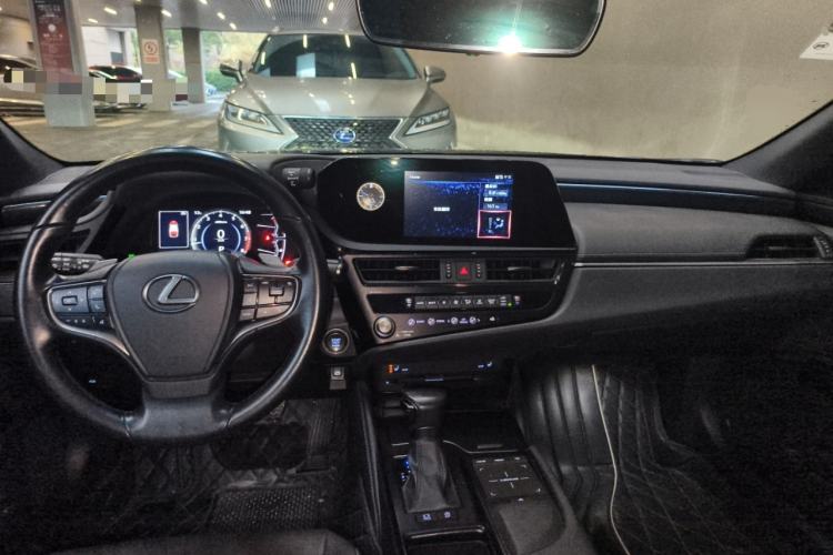 Used Lexus ES 2021 260 Excellence Edition Center Console
