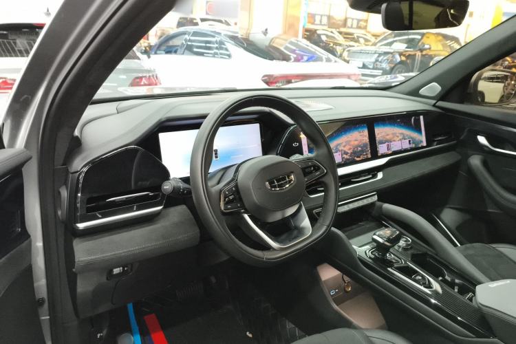 Used Geely Auto Monjaro L 2024 2.0TD High-Power Automatic Two-Wheel Drive Skyline Edition Center Console