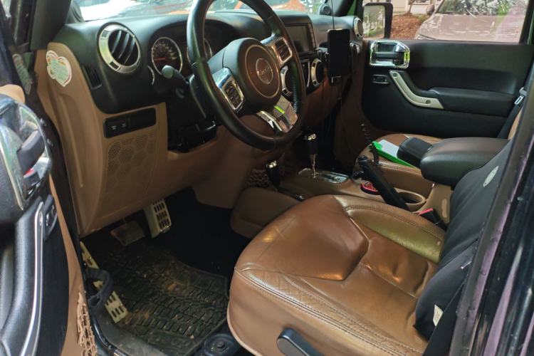 Used Jeep Wrangler 2013 3.6L Rubicon four-door model Driver Seat