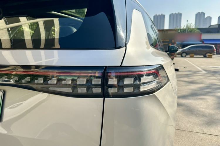 Used Dongfeng eπ eπ008 2024 210Max Range-Extended Version 6 Seats