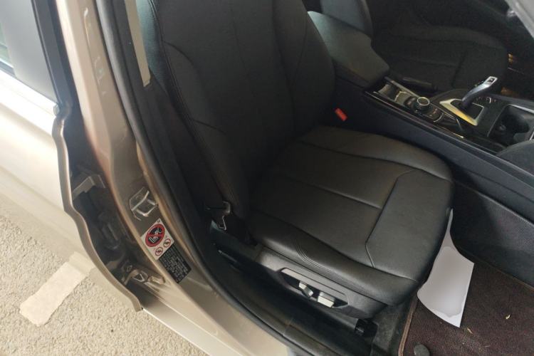 Used BMW 3 Series 2017 320Li Fashion Model Right Front Seat