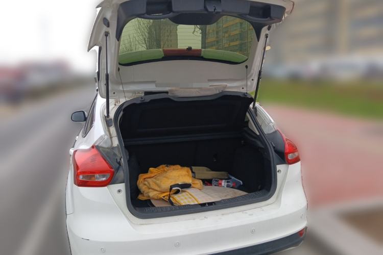 Used Ford Focus 2018 Hatchback Classic 1.6L Automatic Trendy SmartDrive Edition
