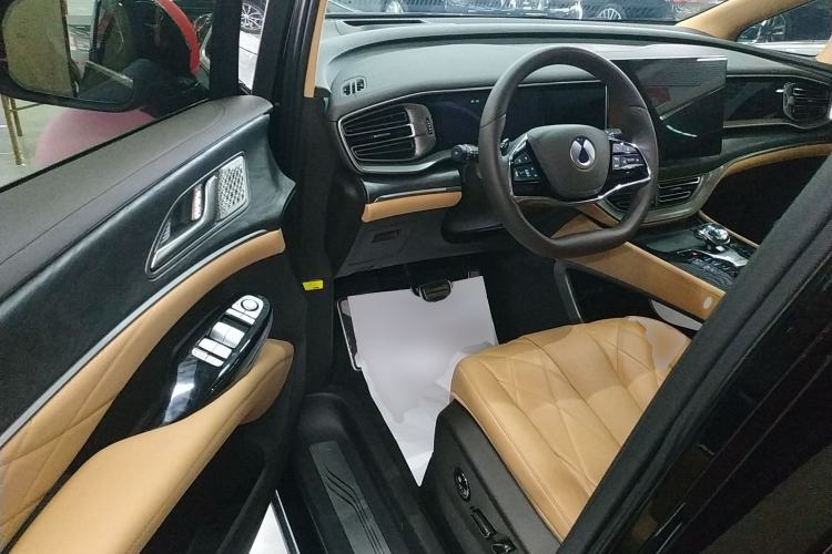 Used Denza D9 2025 DM-i Intelligent Drive 1020 Four-Wheel Drive Prestige Model Driver Seat