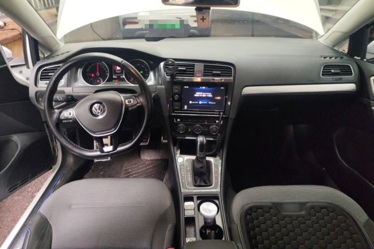 Used Volkswagen Golf Pure Electric 2020 Chari Center Console