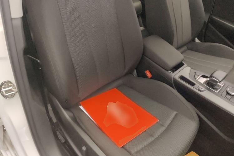 Used Audi A4L 2019 40 TFSI Ambition China VI Right Front Seat