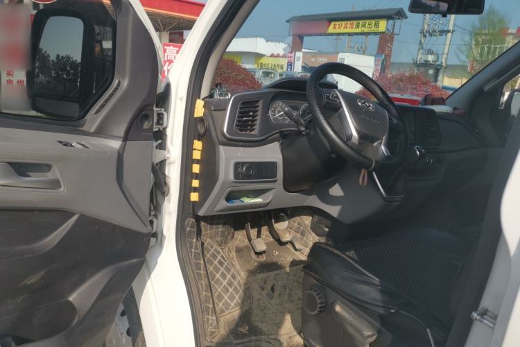 Used SAIC MAXUS Xintu V80 2021 2.0T Manual Classic Aoyuntong 127 PS Mid-axle Mid-roof 6/7/8/9-Seater Driver Seat