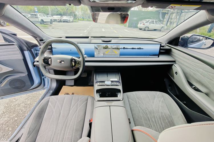 Used Geely Galaxy E8 2025 620 km All-Wheel Drive Starship LiDAR-Enabled Intelligent Driving Version
