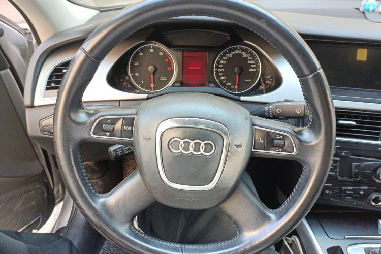 Used Audi A4L 2012 2.0 TFSI automatic standard version