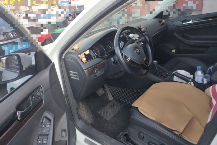 Used Volkswagen Sagitar 2015 230TSI Automatic Luxury Model Driver Seat