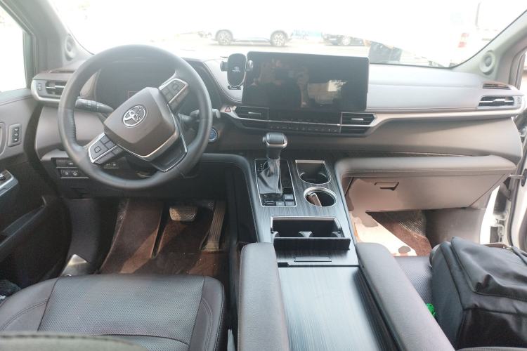 Used Toyota SIENNA 2021 2.5L Hybrid Platinum Edition
