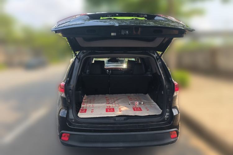 Used Toyota Highlander 2018 2.0T Four-Wheel Drive Luxury Edition 7 Seats China V Emission Standard Trunk