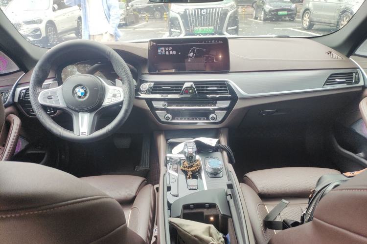 Used BMW 5 Series 2021 530Li Luxury Edition M Sport Package Center Console