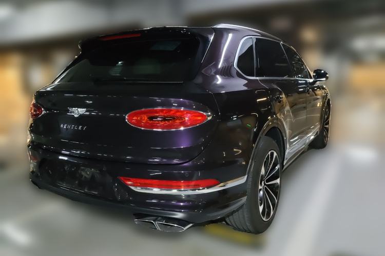 Used Bentley Bentayga 2024 4.0T V8 Long-Wheelbase Version Rear Right 45 Deg