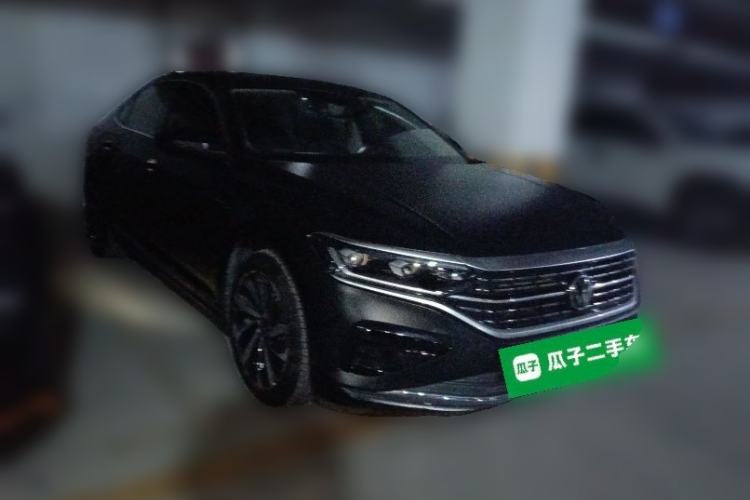 Used Volkswagen Passat 2022 330TSI Luxury Edition Front Right 45 Deg