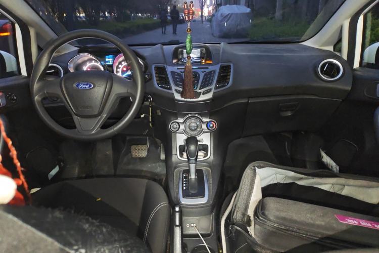 Used Ford Fiesta 2013 Hatchback 1.5L Automatic Fashion Edition Center Console