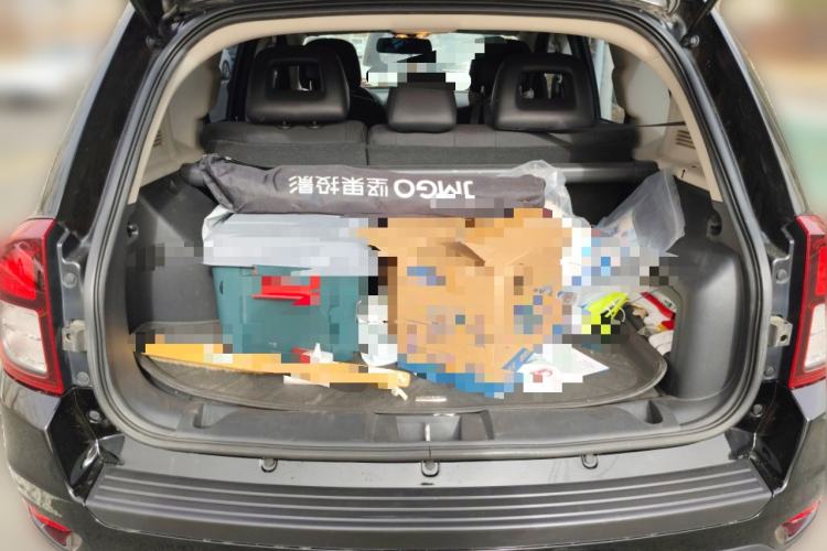 Used Jeep Compass 2014 2.0L two-wheel drive sport version Trunk