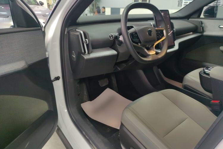 Used Volvo EX30 2025 Rear-Drive Long-Range Plus Model
