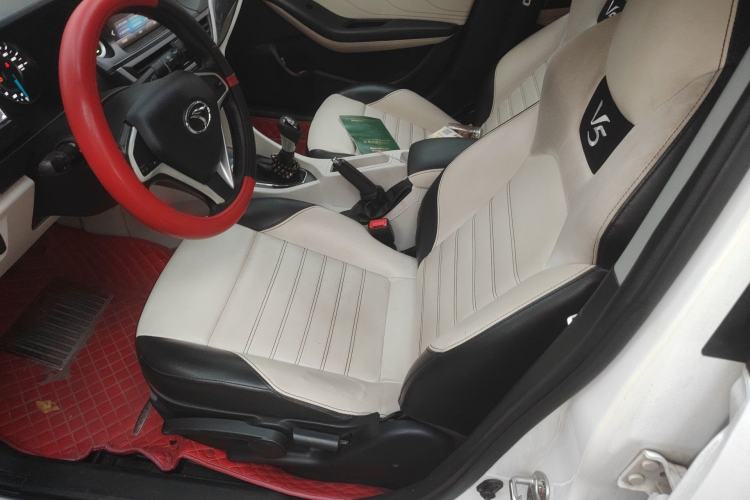 Used Soueast V5 Lingzhi 2017 1.5L Manual New Elite Model Driver Seat