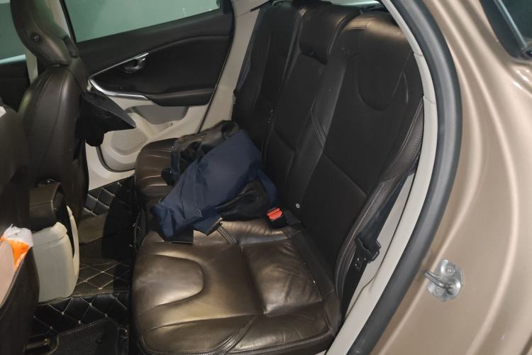 Used Volvo V40 2014 Cross Country T5 AWD Smart Luxury Edition