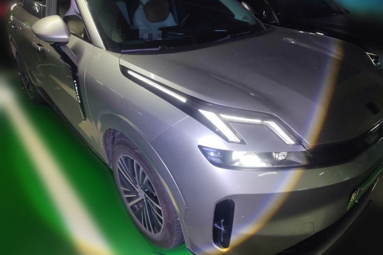 Used Lynk & Co 08 EM-P 2023 245km Ultra-Long Range Halo Front Right 45 Deg