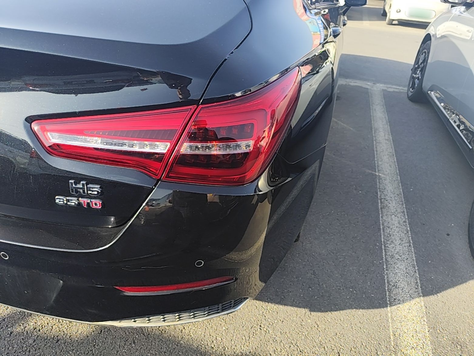Hongqi H5 2022 Classic Model Facelift 1.8T Automatic Smart Connect Flagship Edition - Chinese Trim Xiang — снимка 9